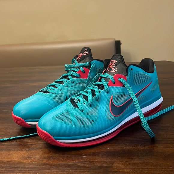 LeBron 9 Low Liverpool - Picture 1 of 1